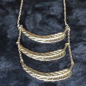 🔥 3/$15 NWT IPPO Three Feather Bar Necklace